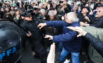 Desde UTICRA repudiamos junto a la CGT la represión policial a jubilados que reclaman contra el veto de Milei